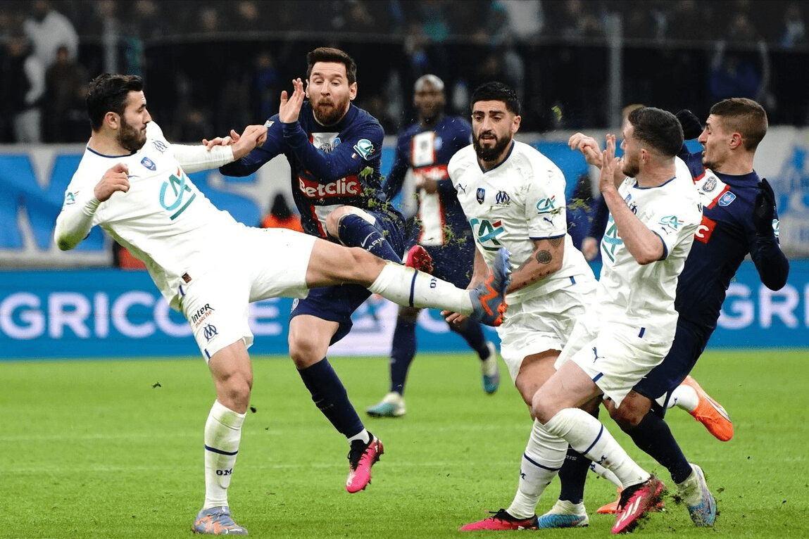 马赛主教练连续发表争议言论，备受质疑的简单介绍