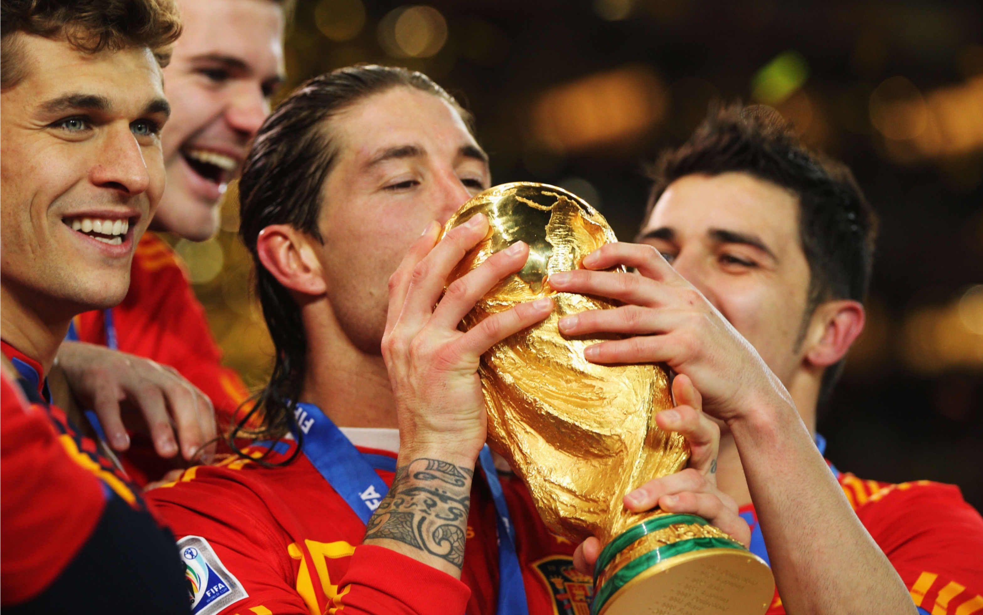 西班牙队集结备赛，备受球迷关注备战下一场比赛的简单介绍