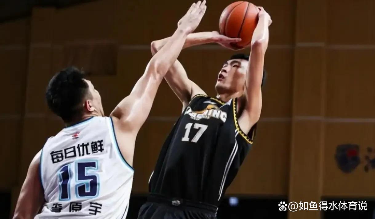 辽宁男篮多点开花战胜青岛队
