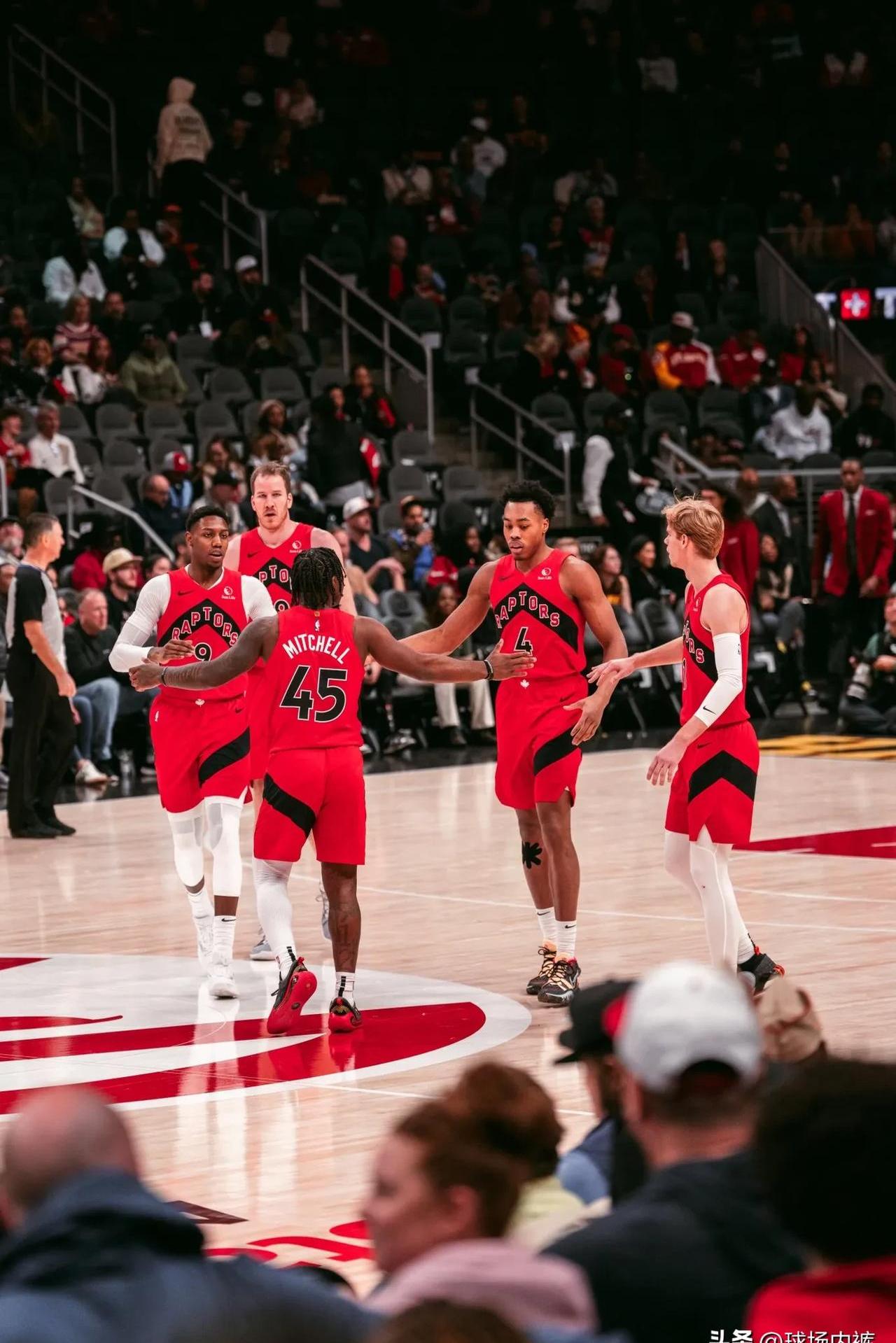 猛龙大胜篮网结束连败 猛龙大胜篮网结束连败