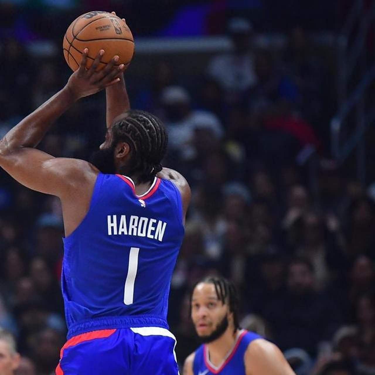 76人惨遭快船逆转,主场连败 76人惨遭快船逆转,主场连败