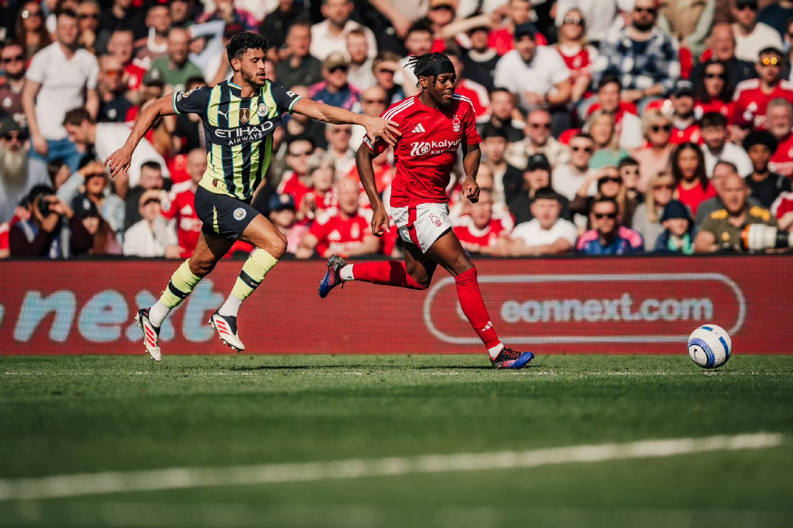 奥格斯堡客场力克弗赖堡,取得胜利 奥格斯堡客场力克弗赖堡,取得胜利