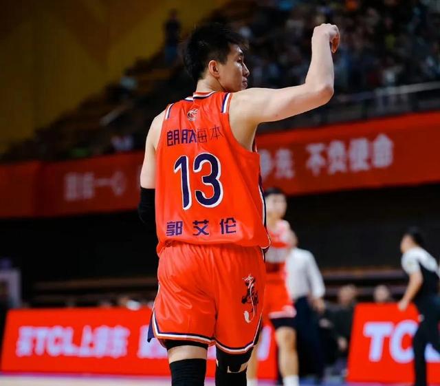 广厦队主场双杀广州队，继续保持完美战绩